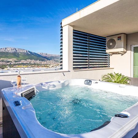 New Luxury 3-Bedroom Penthouse With Huge Terrace Split Exterior foto